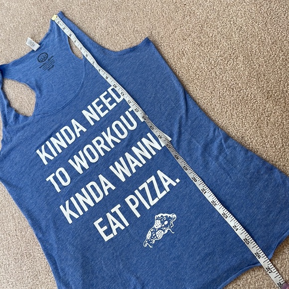 Muscles and donuts ‘kinda need to workout kinda wanna eat pizza’graphic tank top - Picture 6 of 7